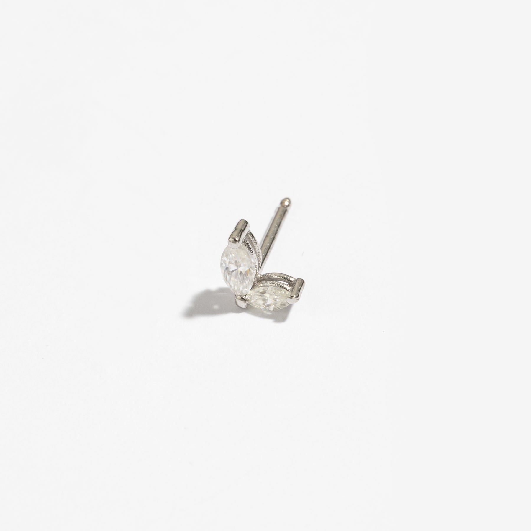 עגיל Audrey L זהב לבן 14K